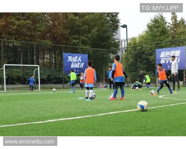 欢乐足球a特训组合助力孩子们快乐成长与足球梦想的完美结合