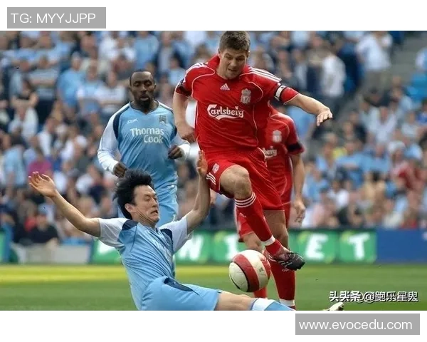 足球明星因伤离场影响球队士气球迷心痛不已赛事前景堪忧 足球明星因伤离场影响球队士气球迷心痛不已赛事前景堪忧