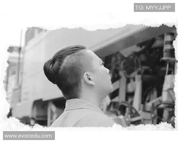 足球明星扎小辫的独特风格与场上表现的完美结合 足球明星扎小辫的独特风格与场上表现的完美结合