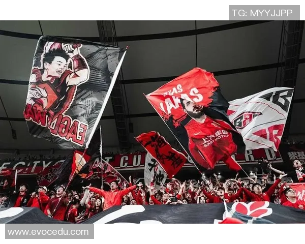 足球明星抵达城市瞬间下飞机视频引发球迷热议和欢呼声