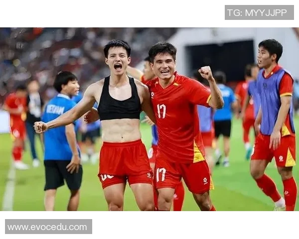 足球明星拳头真实图片展现运动员的力量与激情