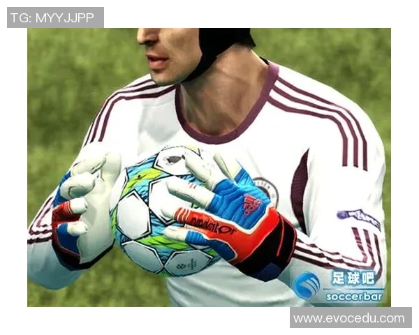 足球明星独特风格踢球时佩戴手套引发热议展现个性与技术的完美结合 足球明星独特风格踢球时佩戴手套引发热议展现个性与技术的完美结合