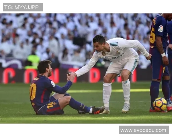 足球明星的绝技揭秘：从梅西的盘带到C罗的任意球技巧分析