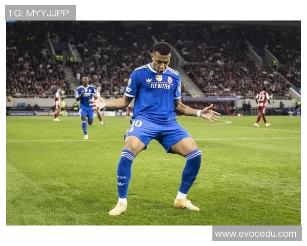 足球明星的独特技能揭秘:他们如何在赛场上展现惊人特技 足球明星的独特技能揭秘:他们如何在赛场上展现惊人特技