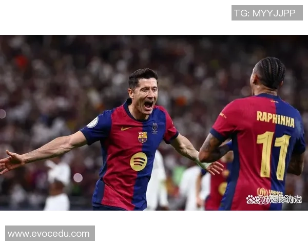 足球明星的精彩瞬间与赛场背后的故事分享 足球明星的精彩瞬间与赛场背后的故事分享