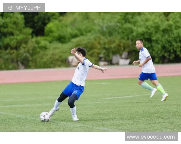 足球明星精彩瞬间动图集锦展现他们的激情与风采 足球明星精彩瞬间动图集锦展现他们的激情与风采