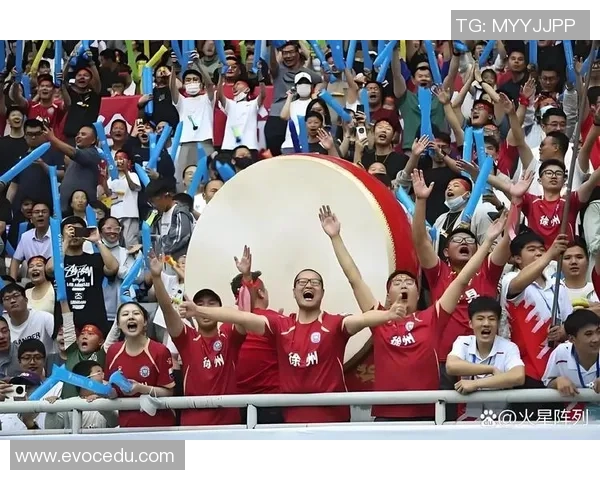 足球明星纷纷进驻中国市场引发球迷热潮与商业机遇