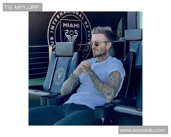 足球明星羊毛卷男发潮流解析与造型技巧分享