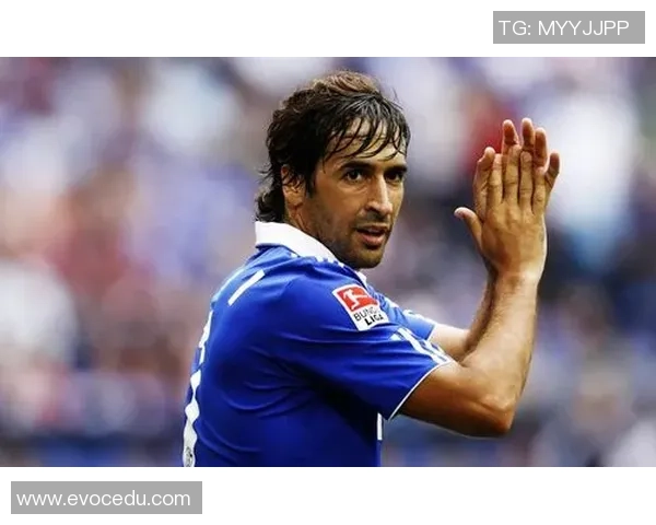 足球明星菲萝的精彩瞬间与赛场风采全景展示 足球明星菲萝的精彩瞬间与赛场风采全景展示